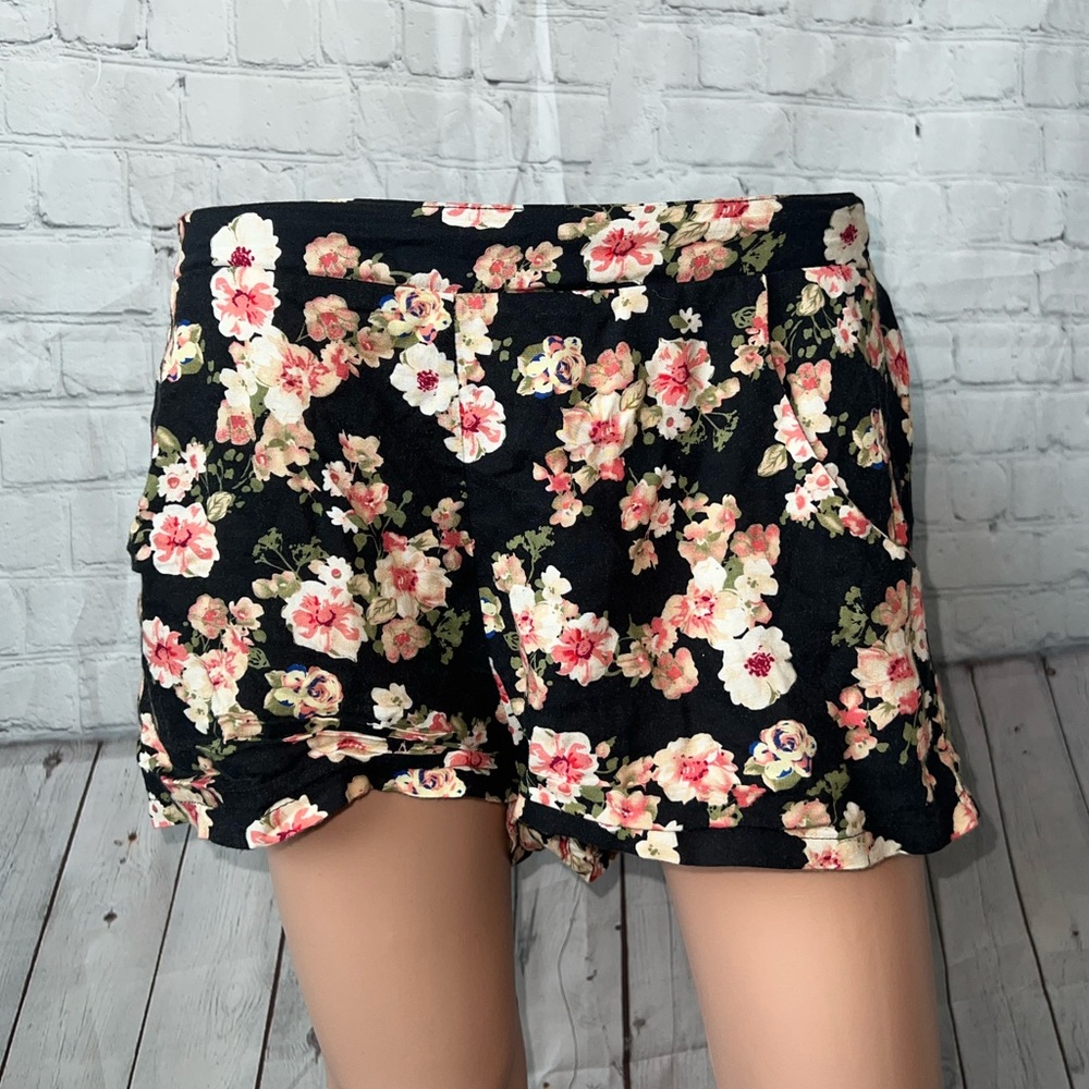LA Hearts Black Multicolor floral shorts size M